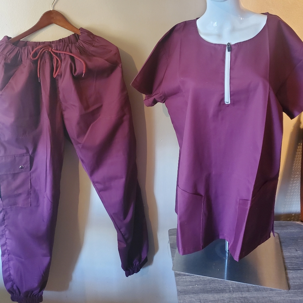 Fashion Unisex Zip Collar, Deep Pockets. Medical Scrub Uniform Set. 2X. Burgandy